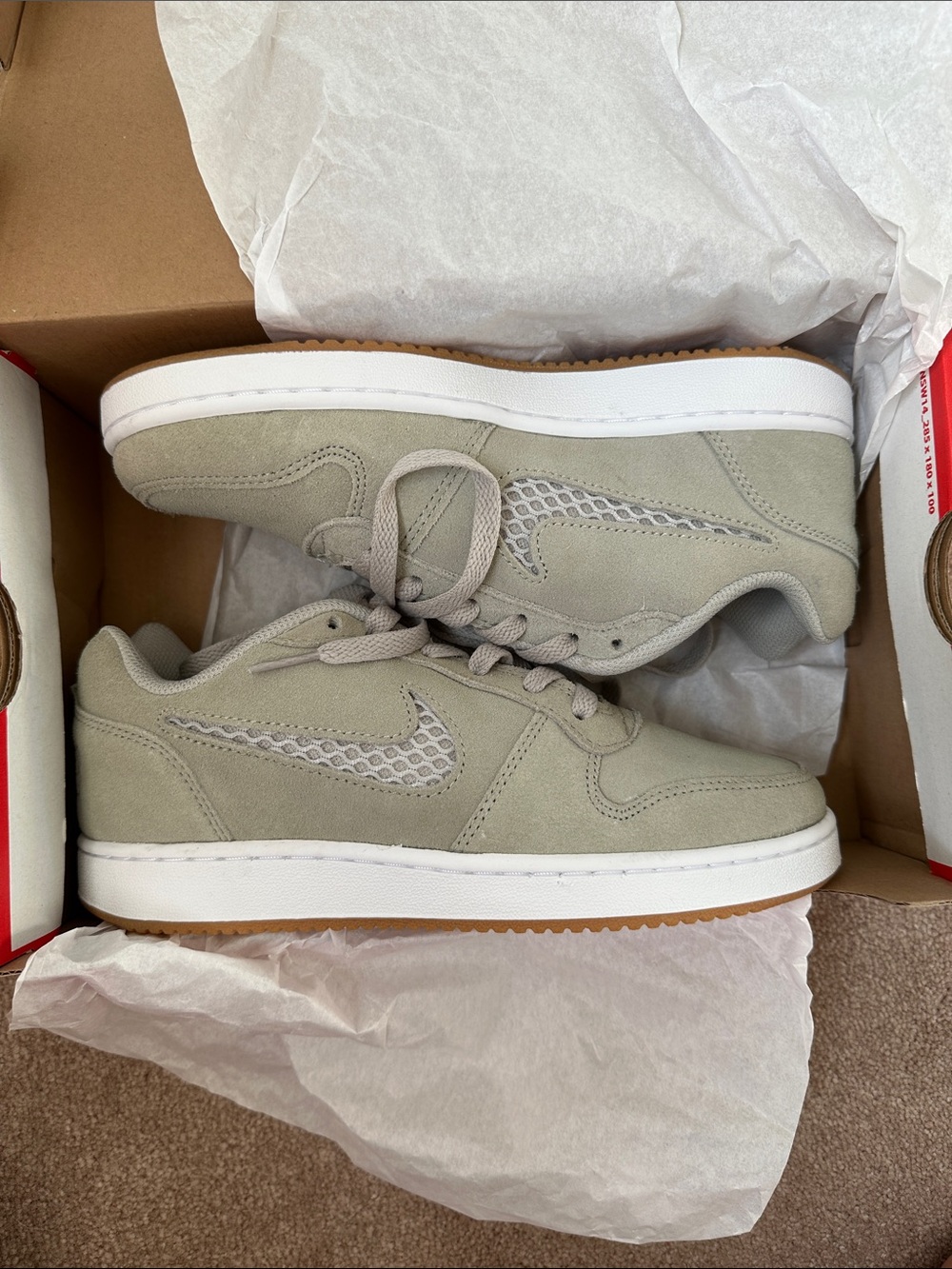 Nike Low-Top Sneakers - Olive Green with White Sole